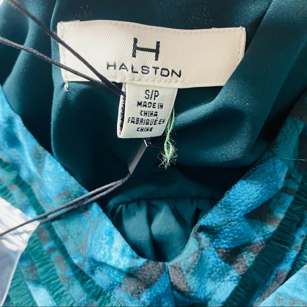 H by Halston Peacock All Over Leaves Blouse - Picture 9 of 10